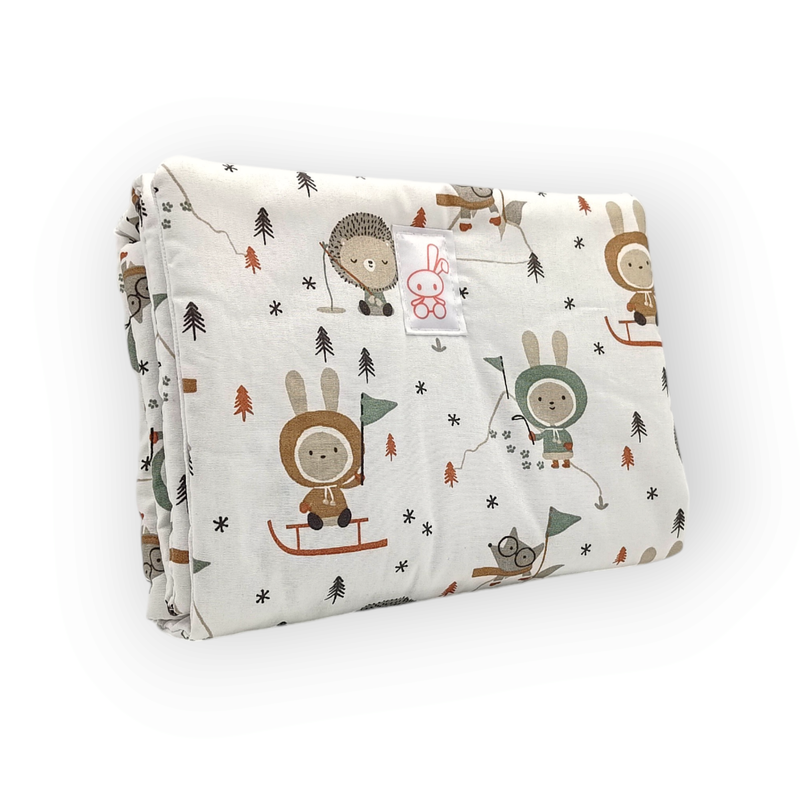 Cambiador de paseo acolchado estampado Esquimales en petitmandarina.com