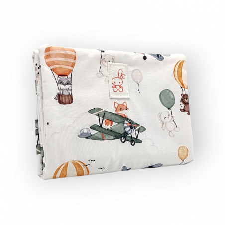 Cambiador de paseo acolchado estampado volando en petitmandarina.com