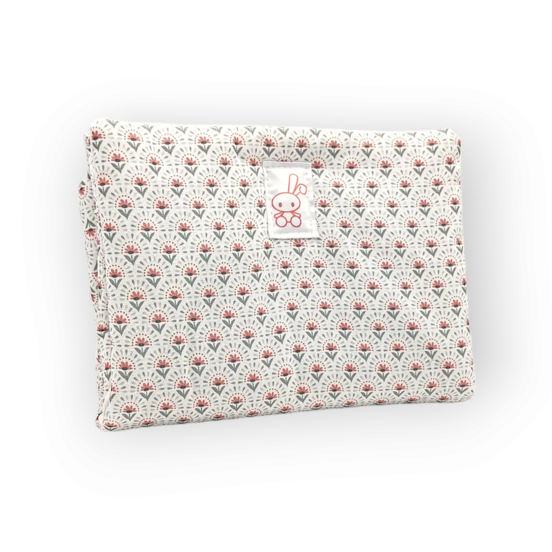 Cambiador de paseo acolchado estampado mosaico flores mint rose en petitmandarina.com