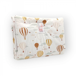 Cambiador de paseo acolchado, fácil de plegar con una mano en www.petitmandarina.com